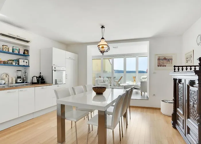 فيلة Adriana إيزولا